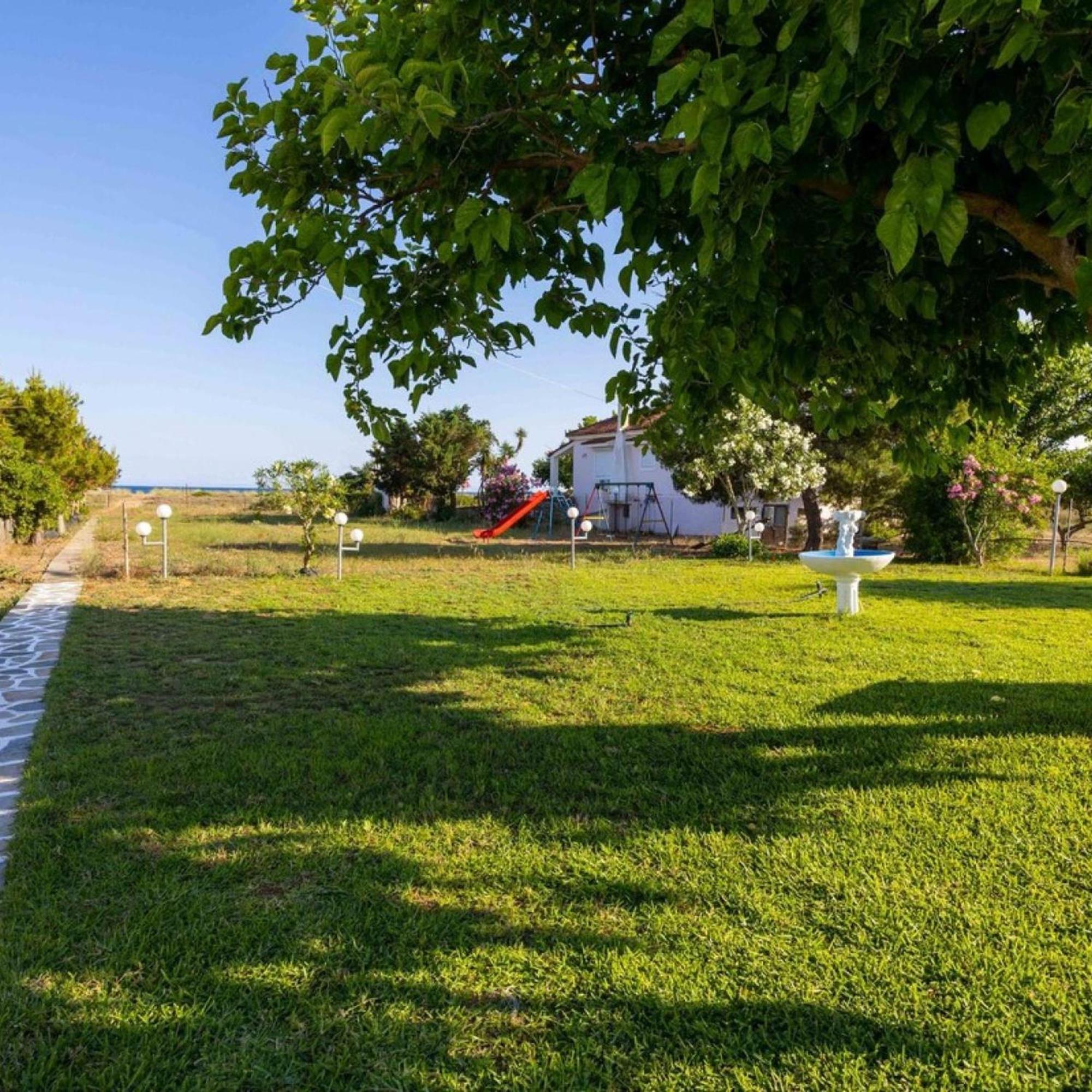 Seaside Retreat For Families And Pets Villa Messíni Exteriör bild